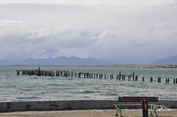 A orla do fiorde que banha Puerto Natales, no sul do Chile